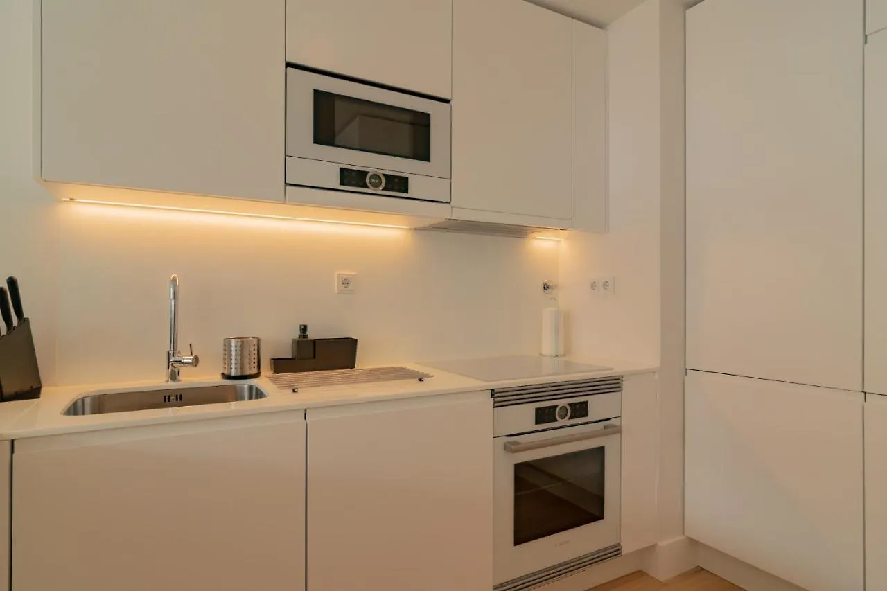 Bright 1 Bdr Apartment W/ Pool View By Lovelystay Лиссабон