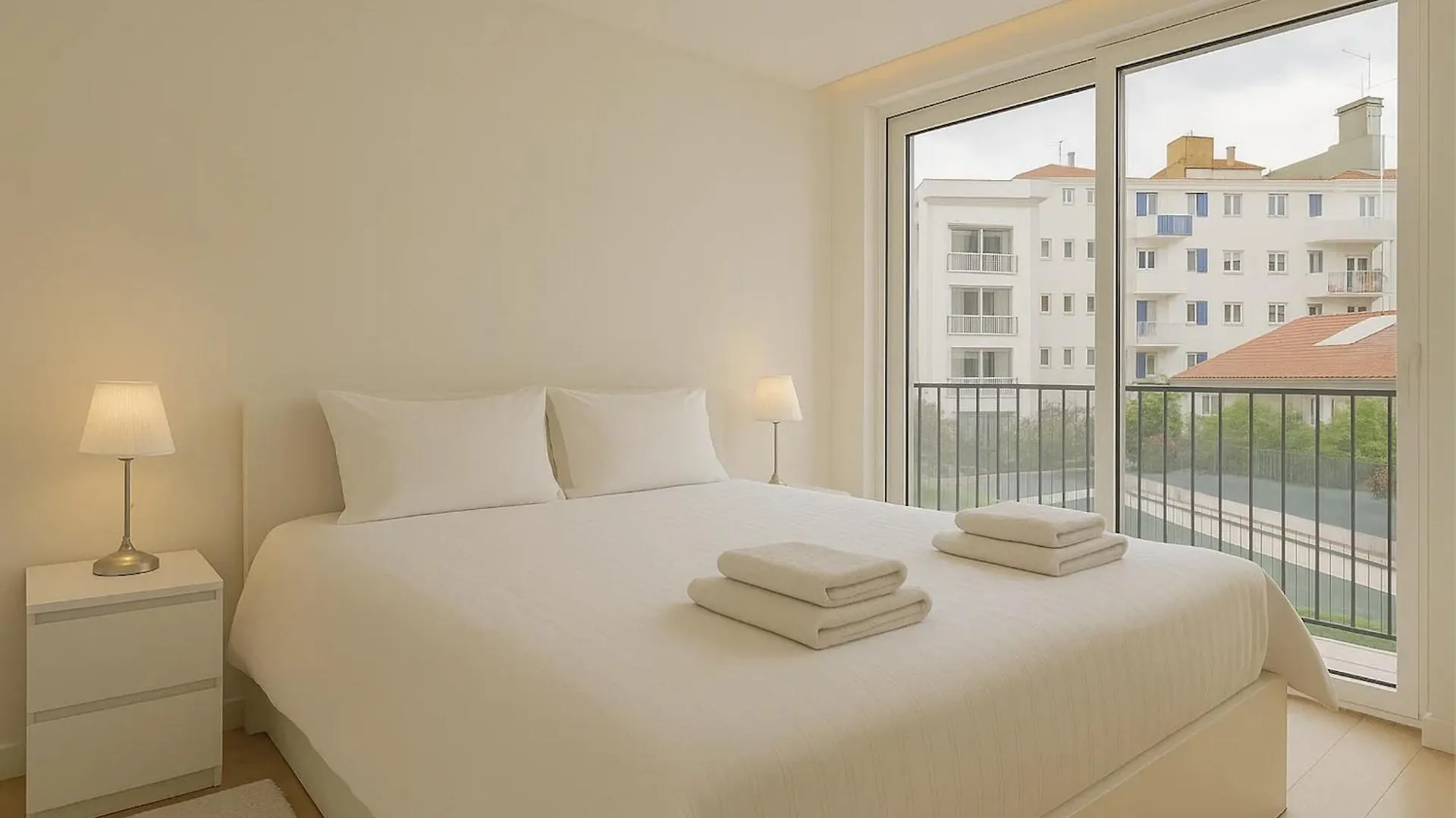 Bright 1 Bdr Apartment W/ Pool View By Lovelystay Лиссабон