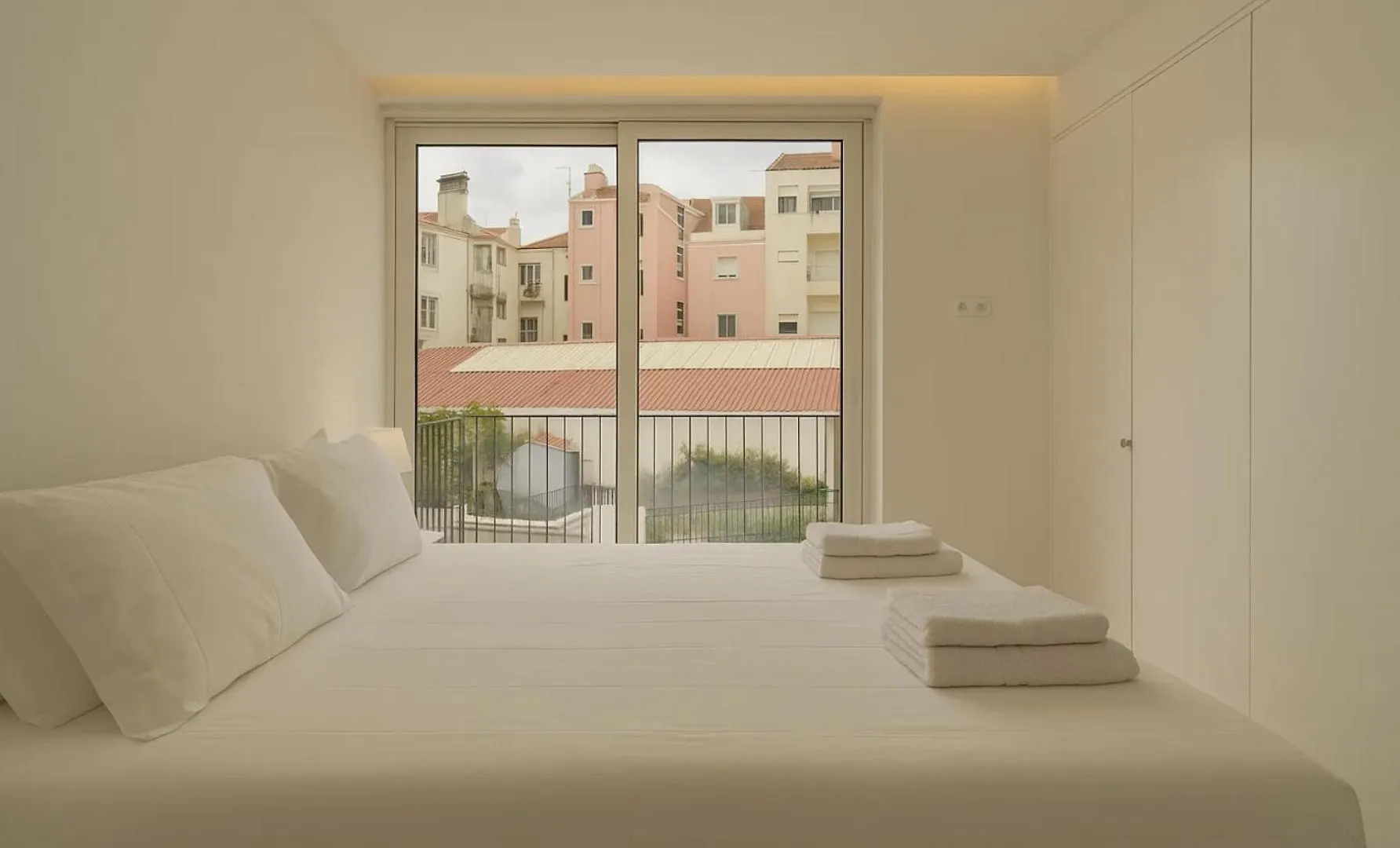 Bright 1 Bdr Apartment W/ Pool View By Lovelystay Lisboa 0*,  Portugal